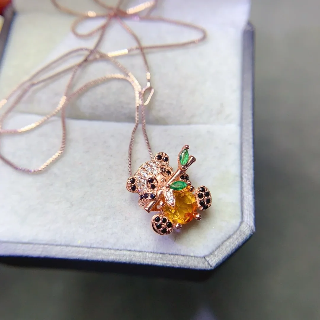 

Роскошный кулон изысканного натурального хрусталя, изготовленный из стерлингового серебра S925, от лучших дизайнеров, чтобы создать элегантный аксессуар