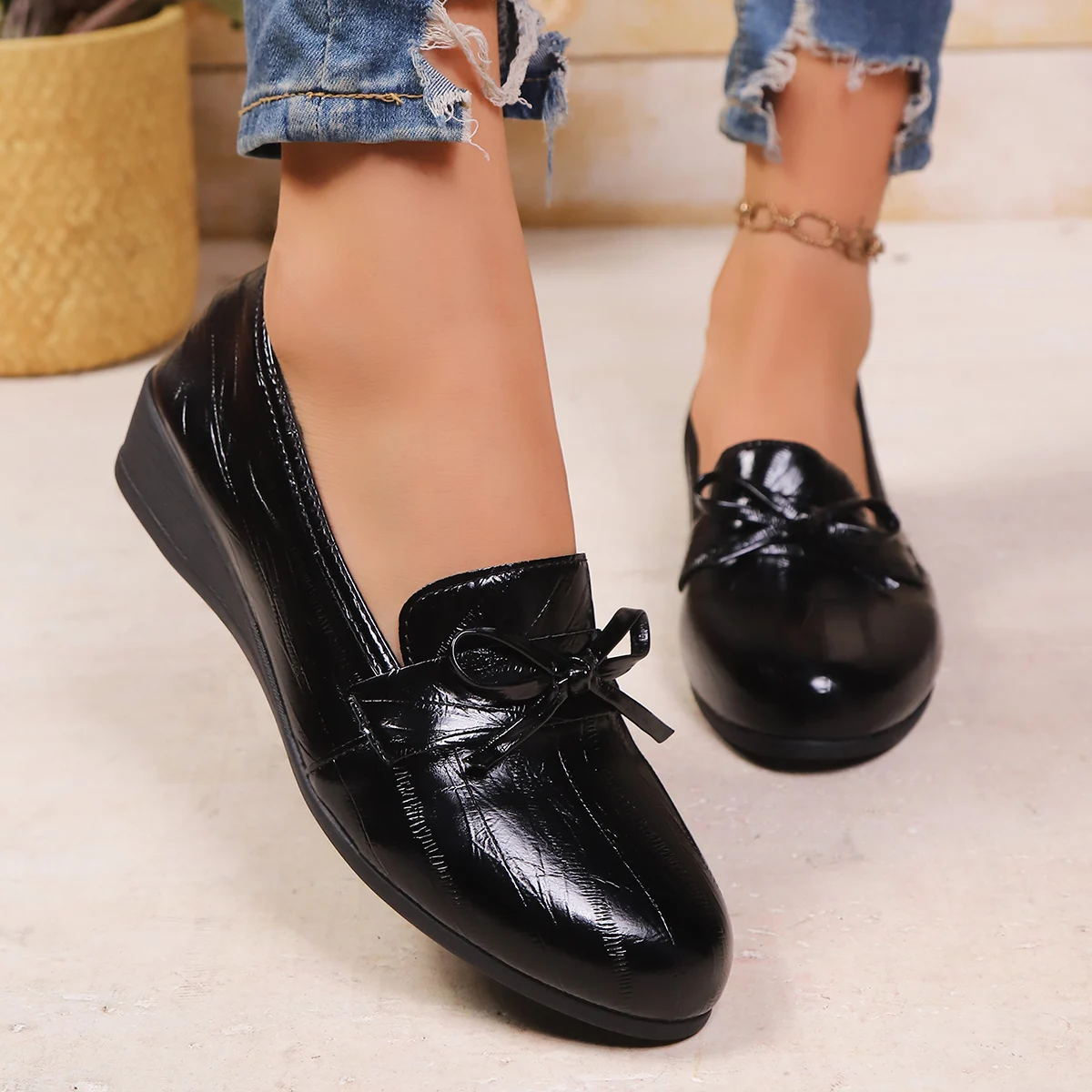 Moda nuove comode scarpe casual con fiocco primavera e autunno bocca superficiale testa tonda pendenza tacco scarpe da donna con suola spessa