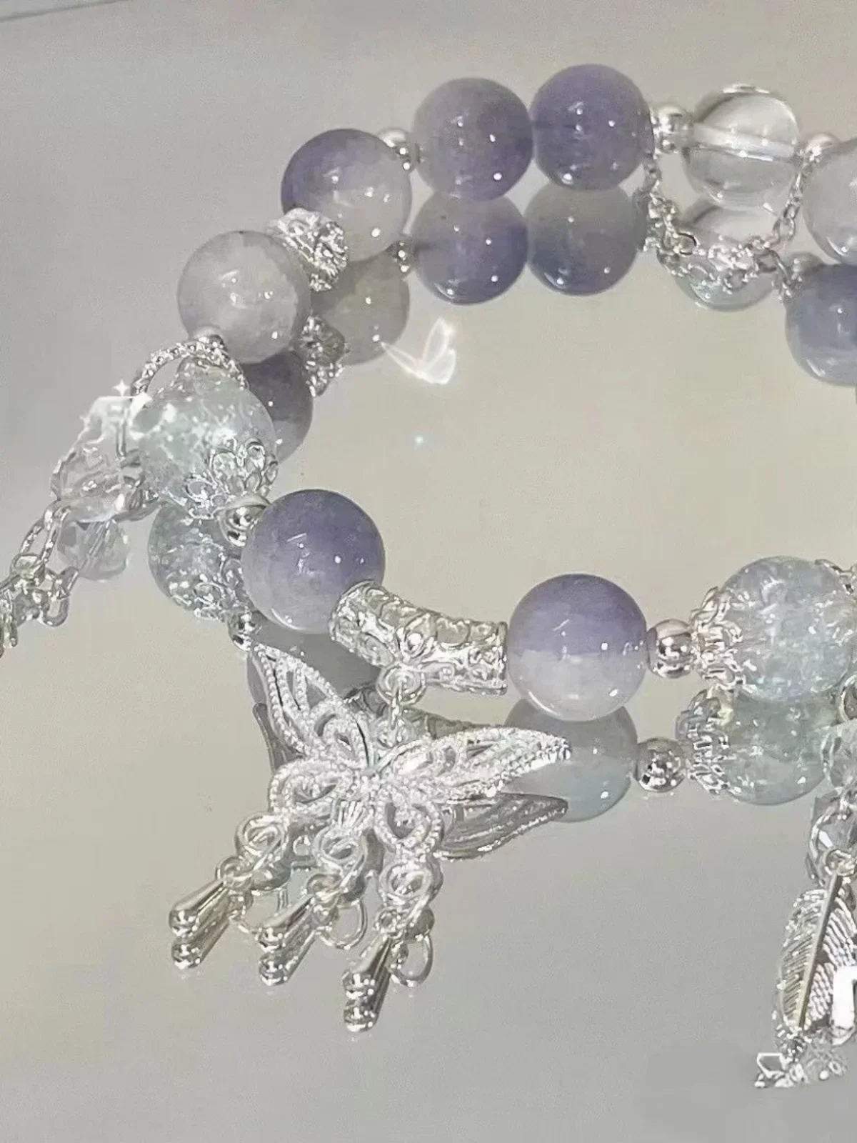 Verschmieren Sie lila Glaskristallperlen