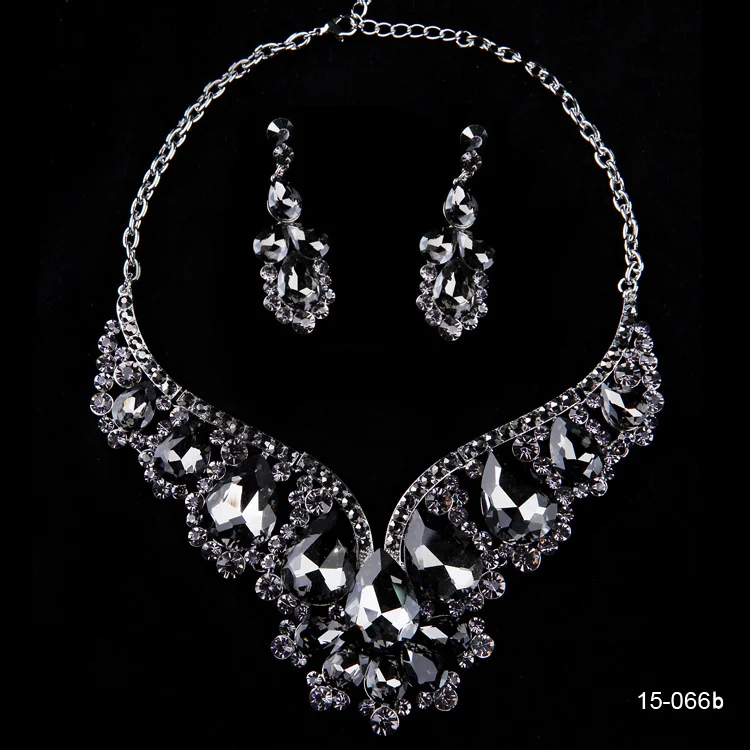 

Exaggerated necklace made of alloy with full diamonds. Necklace and earrings set. Exquisite zirconia. Wife's Gift
