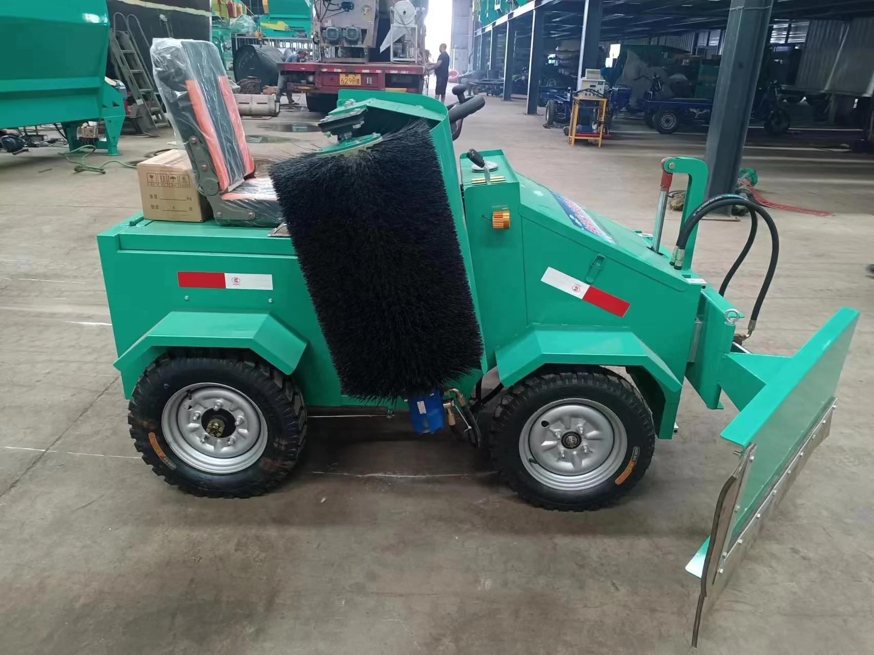 New high-efficiency cattle farm sheep farm special animal husbandry machinery equipment electric cattle trough sweeper