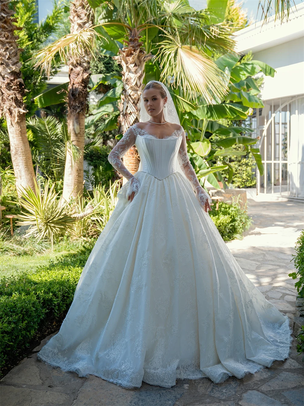 

Customized Charming White Organza Wedding Dress Boho Boat Neck Long Sleeves Bridal Gowns Soft A-Line Court Train Robe de mariée