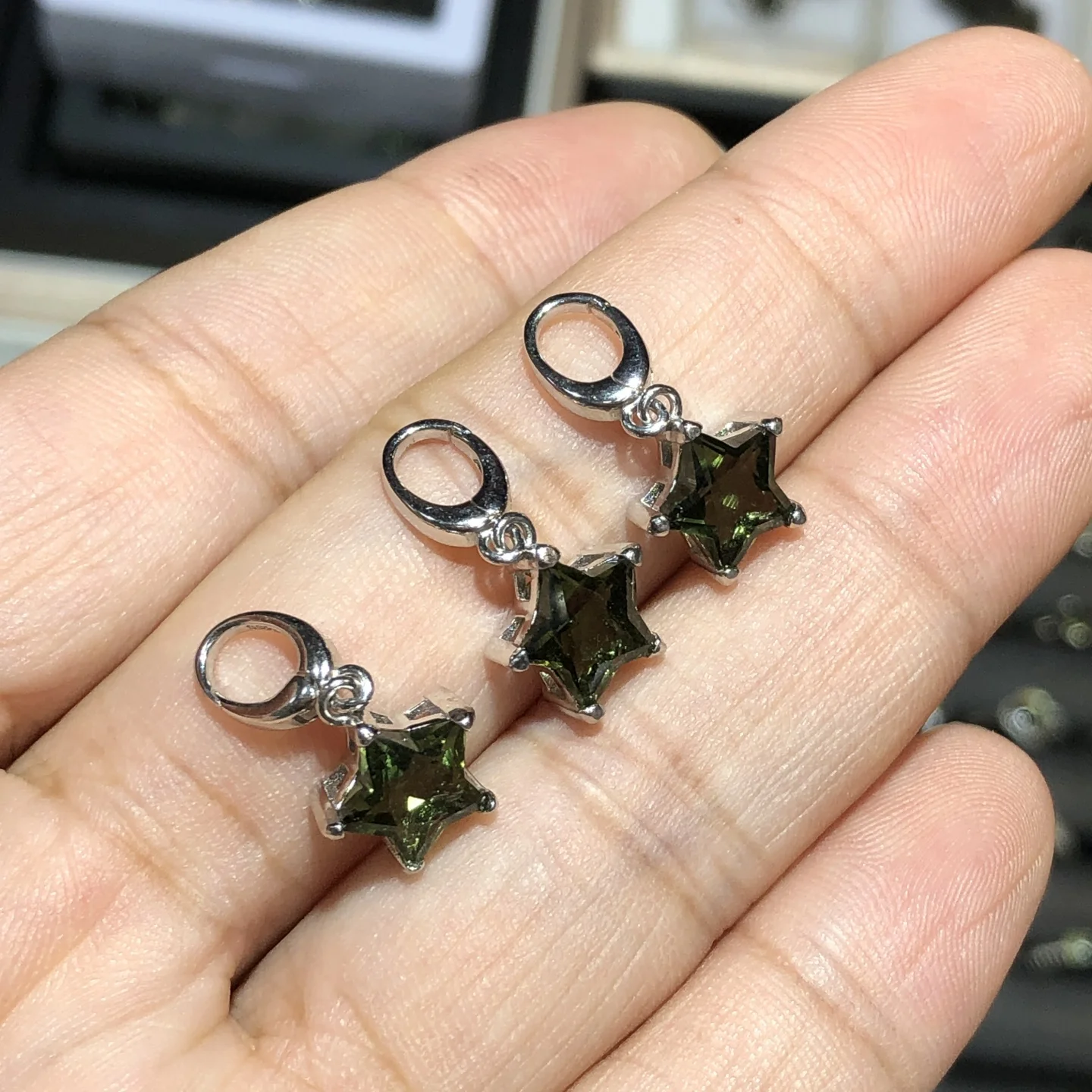 1 قطعة Fengbaowu الطبيعية التشيكية مولدافيت دلاية شكل نجمة 9 مللي متر ستار 925 فضة الريكي أحجار استشفاء مجوهرات هدية للرجال والنساء