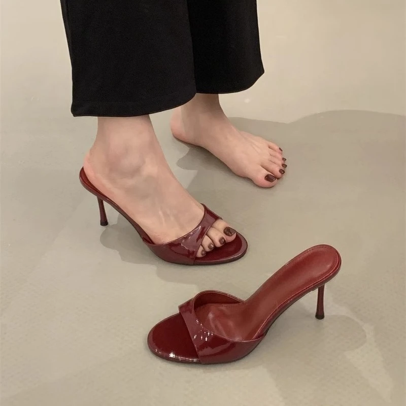 2025 جديد رقيقة عالية الكعب شبشب نسائي جولة تو السيدات مضخات حزام مستقيم الشرائح الإناث الأحذية مثير حذاء كاجوال