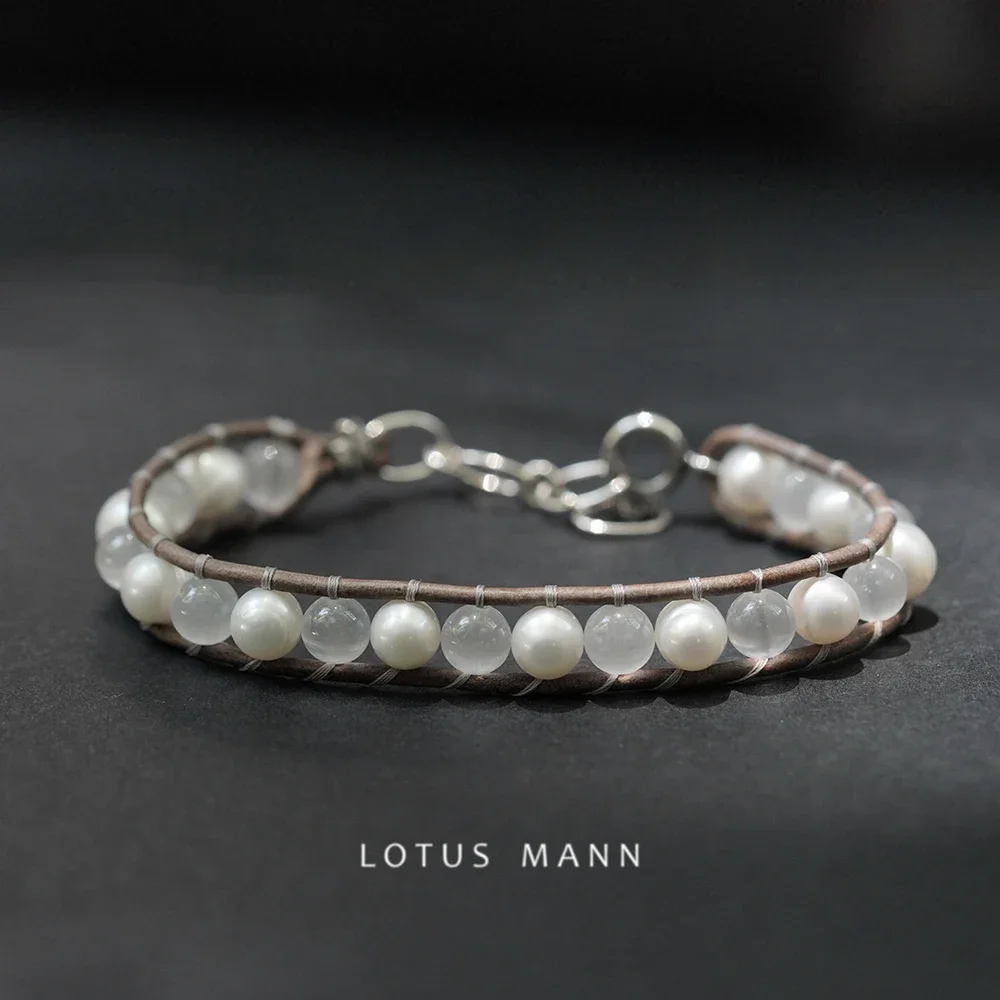 ¡Personaliza, foco uno por uno! Mensajero de la Luz. Pulsera de cuerda de cuero gris natural con perlas de agua dulce de ópalo natural