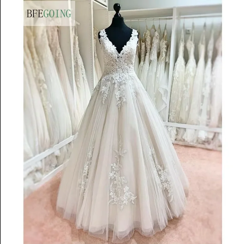 

A-Line Wedding Dresses Chapel Train Customized Tulle Lace Floor-Length V-Neck Sleeveless Bridal Gowns