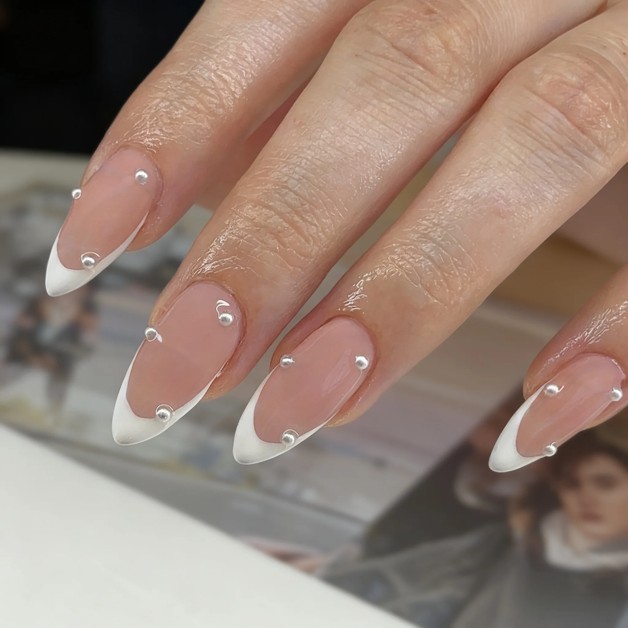 

Chic Simple Style Fake Nails White French Press on Nails with 3D Bow Design Almond Charm Manicure Korean Fashion False Nail 24Pc