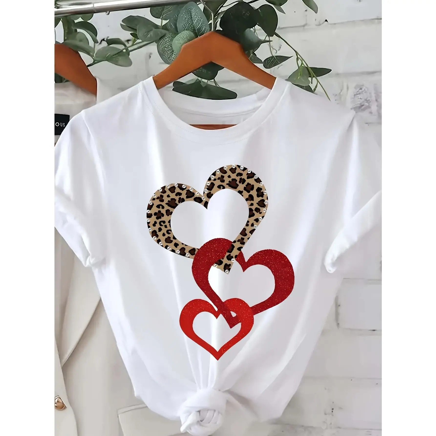 

Women's Casual T-Shirt with Leopard Print & Red Hearts, Round Neck Short Sleeve Top, 100% 180g, Perfect Valentine's Day Gift
