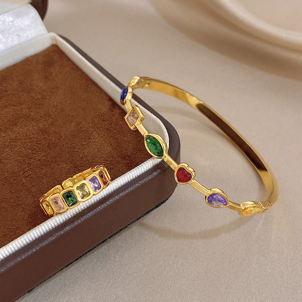 pulseira em pedras naturais dourada
