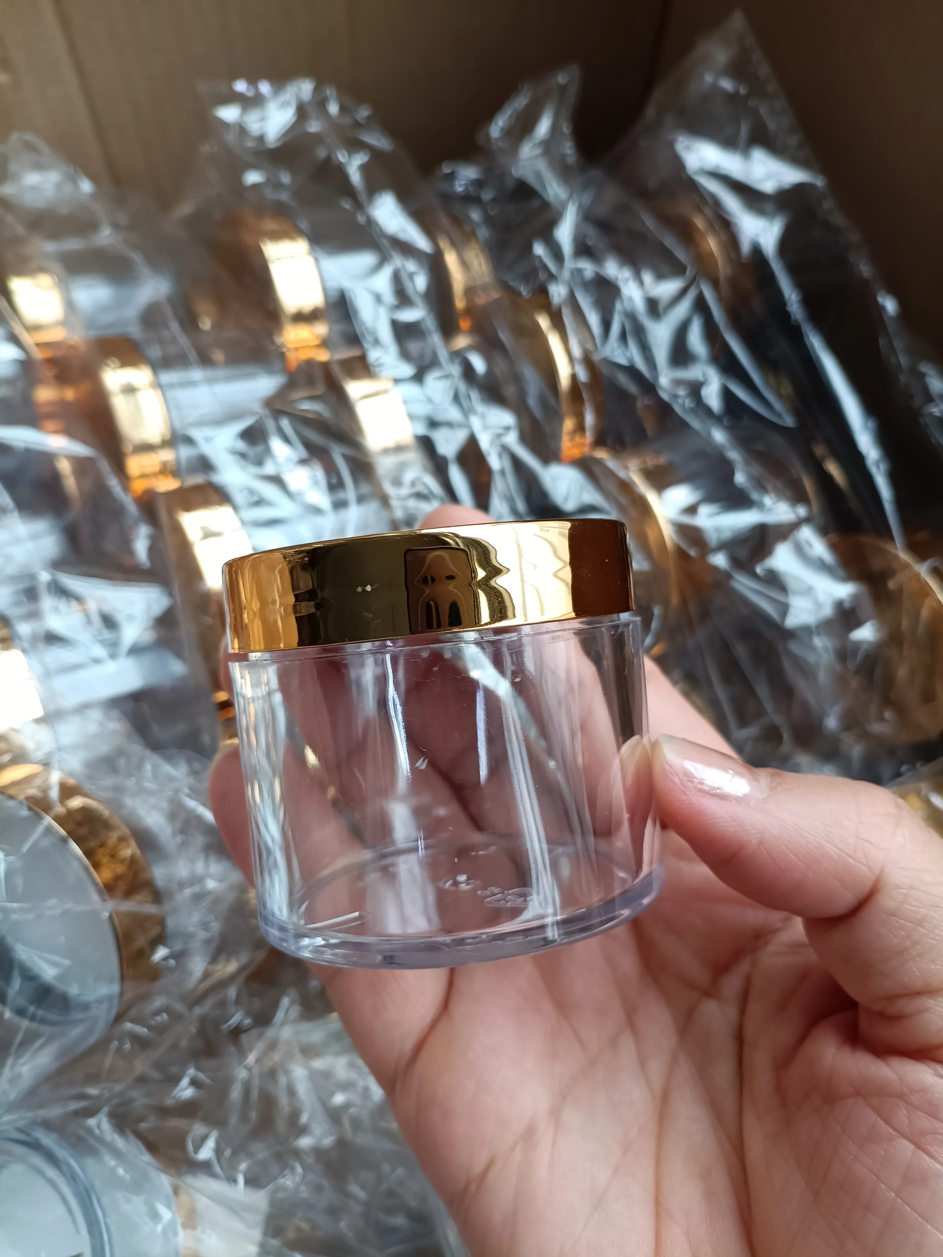 

Специальная ссылка для покупки 50 шт. золотых крышек для контейнеров объемом 120 мл