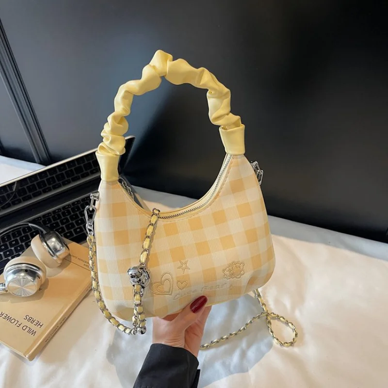 

Sophisticated Women Leather Handbag With Detachable Strap Convertible To Shoulder Bag Or Elegant Clutch