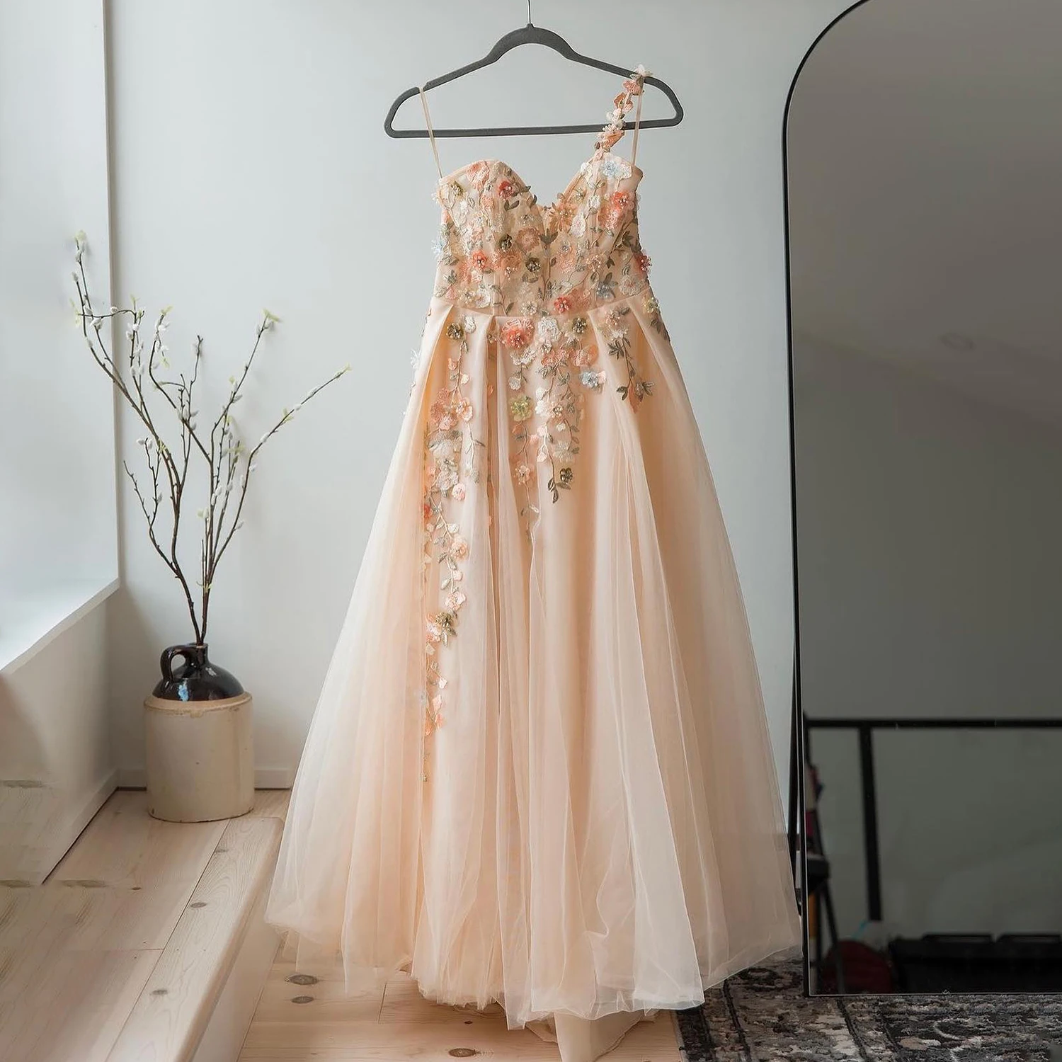 Sweetheart ปักดอกไม้สีสัน Blossom Gowns สําหรับพรหมที่กําหนดเองสูงแยก Tulle Boning 3D Fairy Gowns แต่งงาน