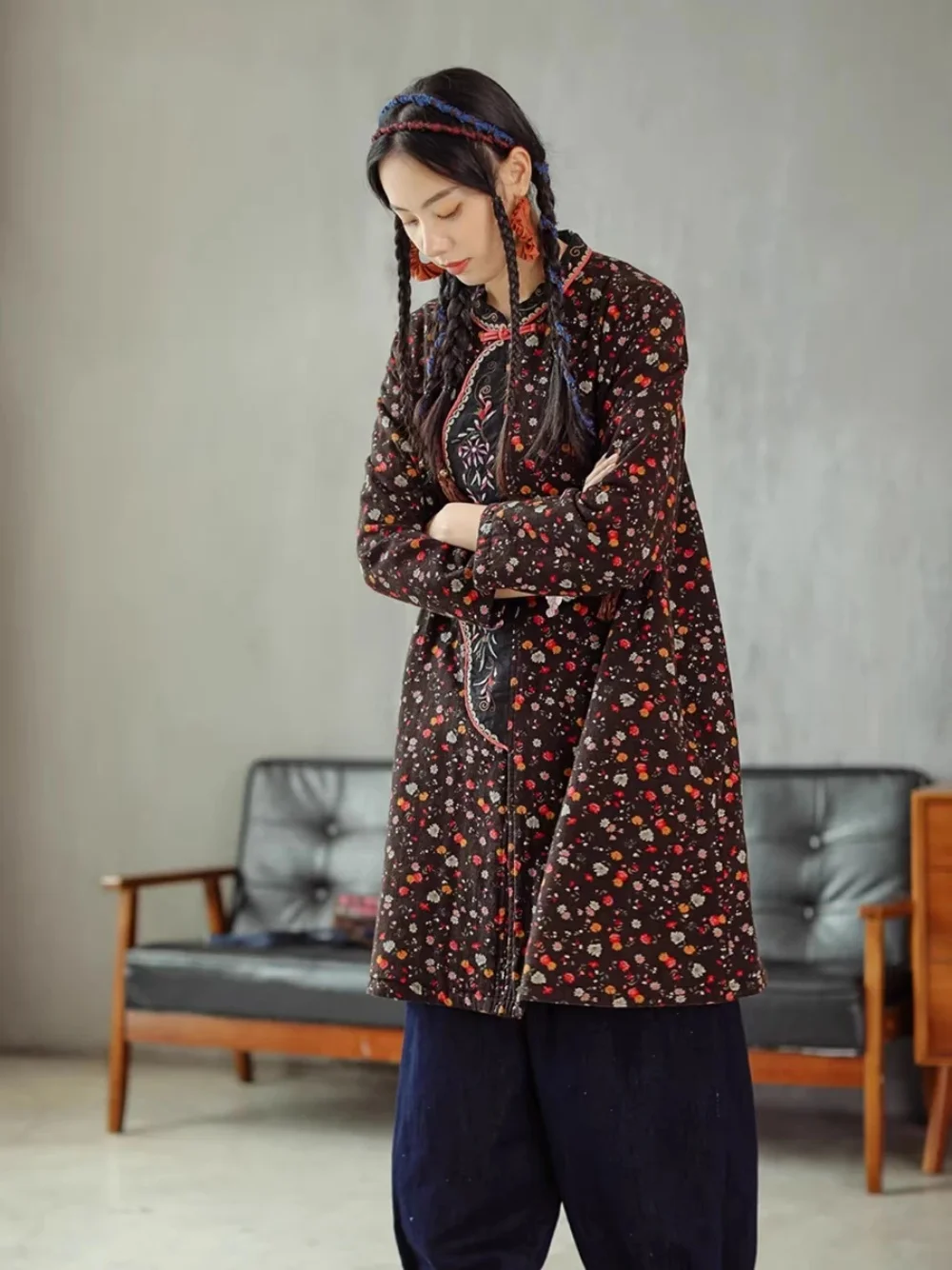 New women\'s winter clothes Brown cotton linen padded coats Chinese style embroidery floral pattern outerwears