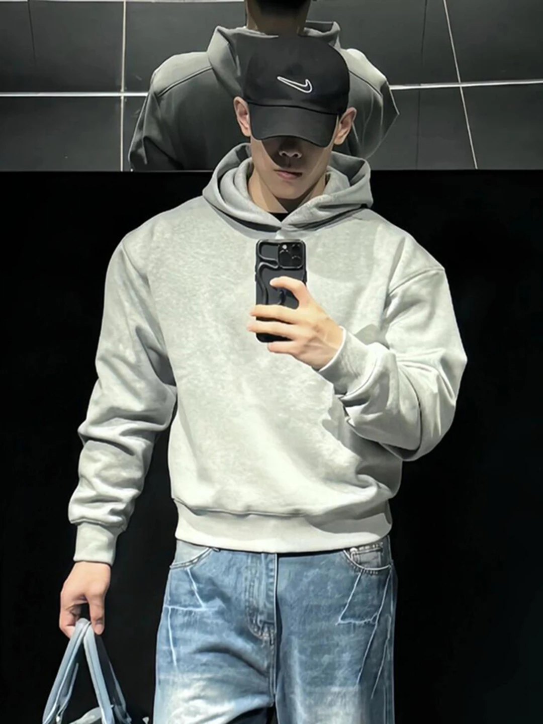 

Light Grey Fleece Lined Men's Hoodie Winter American Retro Boxy Short Heavyweight Thickened Hooded Sweatshirt Casual Outerwear