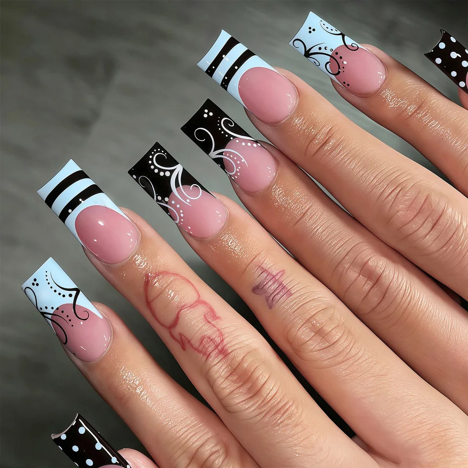 24 piezas de uñas postizas francesas estilo Y2K, dulces y punk, con enredaderas, rayas, rosas y negras, lunares, uñas postizas cuadradas 4