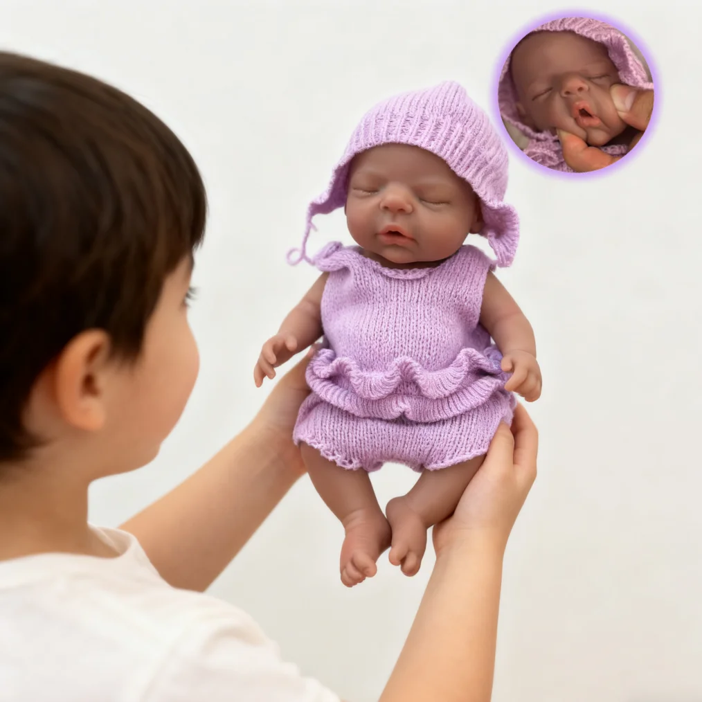 

25 см открытый рот, темная кожа, твердая силиконовая кукла Bebe Reborn Girl с краской, лысые и корректируемые ресницы, реалистичная настоящая кукла для новорожденного