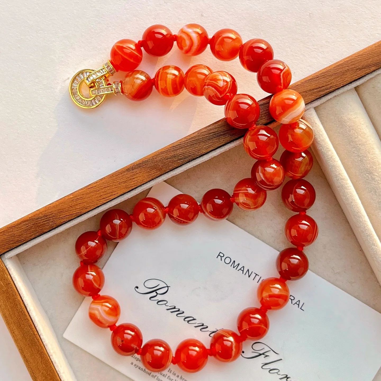 

Ожерелье из натурального халцедона 12 мм, цепочка на ключицу