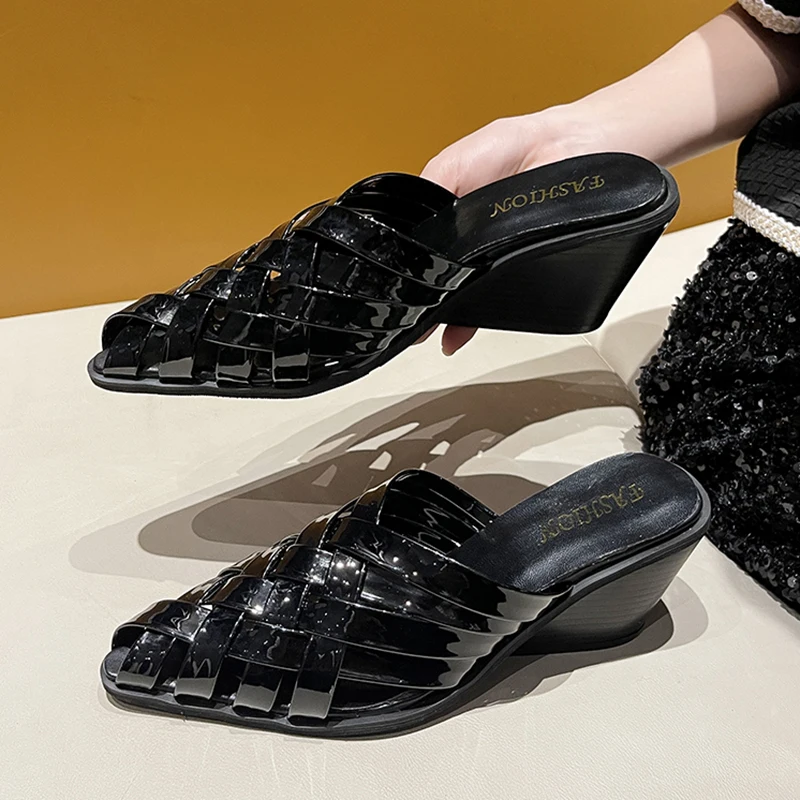 

Женские элегантные туфли-мюли на высокой танкетке с острым носком, металлическим эффектом и плетеным верхом, без задника, для вечеринок и торжественных мероприятий