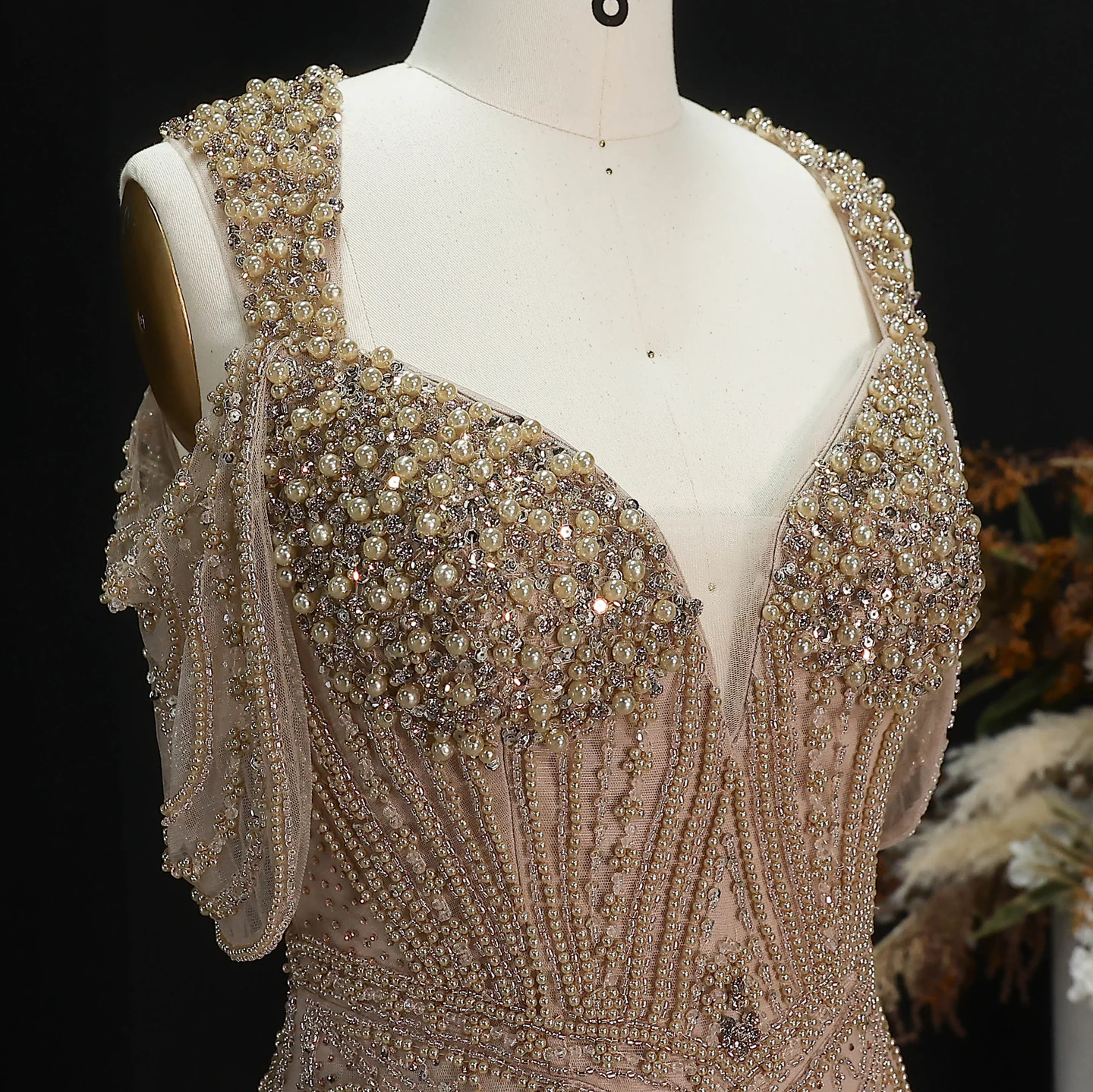 Sharon Said Luxuriöses Abendkleid mit rosa Perlen und Perlenstickerei, drapiertem Träger, V-Ausschnitt, Meerjungfrauen-Schnitt, für formelle Anlässe und Partys, SS193, maßgeschneidert – Detail 14