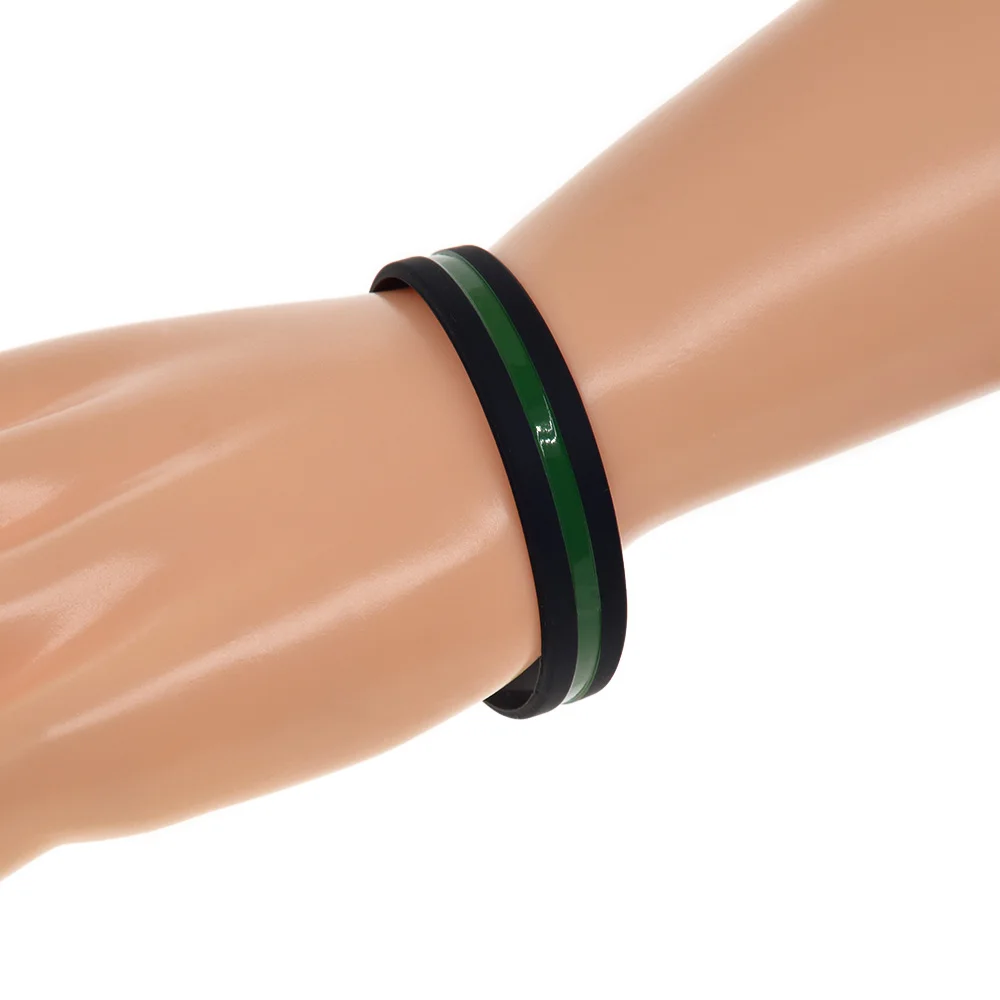50 Stück, Armband aus Silikonkautschuk mit geprägtem Logo, in den Farben Gelb, Grün, Rot und Blau, Unisex-Design, Erwachsenengröße. – Detail 8