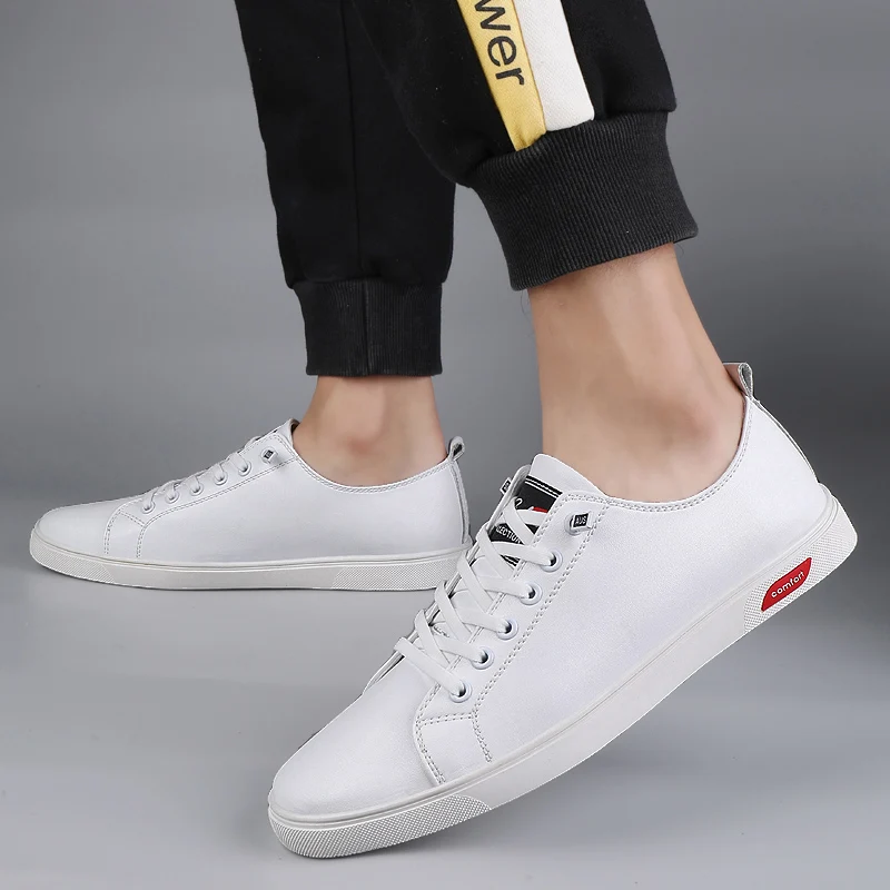 2023 New Men\'s Leather Small White Shoes Men Spring Summer Casual Shoes High-end Lightweight Fashionable Shoes