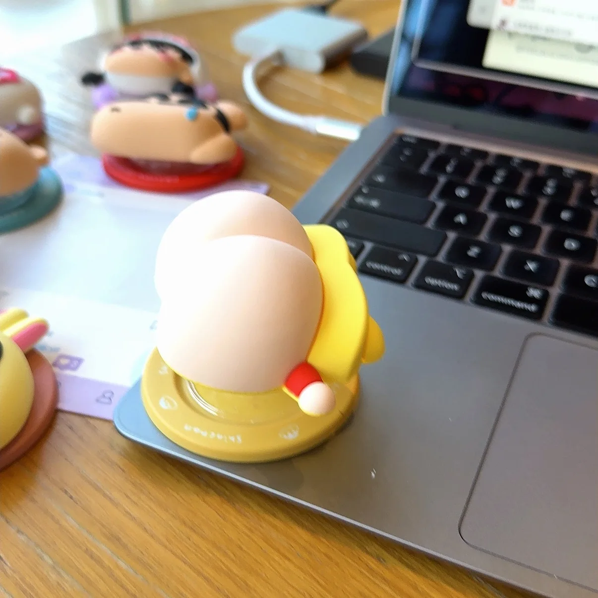 Magnetyczny uchwyt na telefon w stylu kreskówkowym, prezent urodzinowy dla Chibi Maruko-chan, Crayon Shin-Chan, Chiikawa, Boochan, Usagi