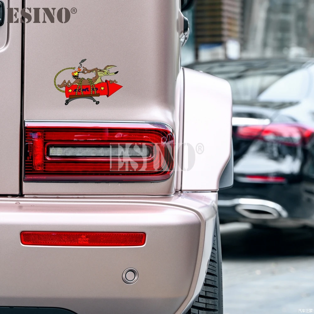 FunnyWile E Coyote ACME صاروخ الفينيل صائق ، تصميم السيارة الإبداعي ، ملصق الزخرفية ، صائق PVC ، نمط الجسم للماء #4