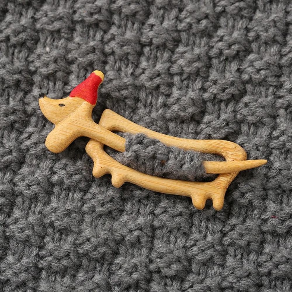 傘を舞う子豚の木製ブローチ、ウサギ、メープルリーフ、動物のセーターピン、カメ、クリスマスツリー、子猫、スカーフ、バックル、セーター