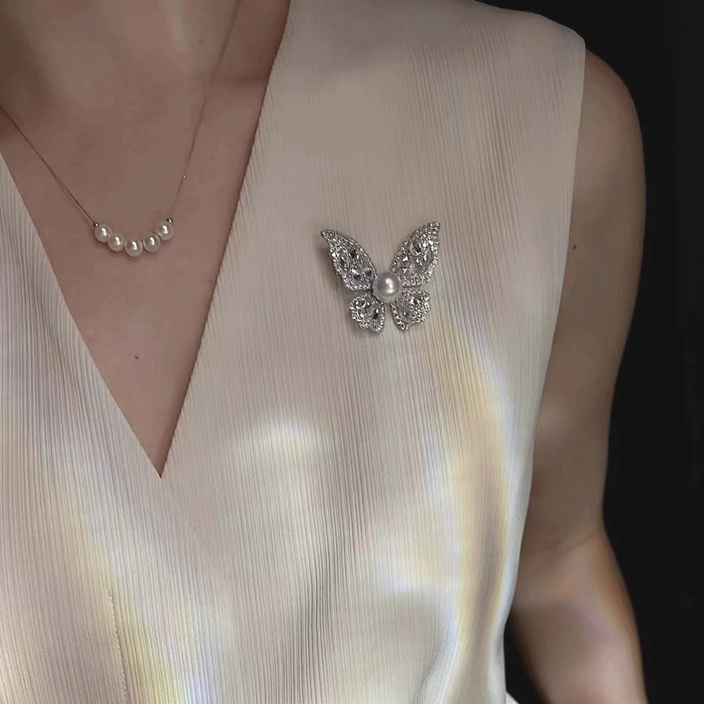 

Exquisite CZ Crystal Pearl Butterfly Women's Brooch Fashion Luxury Metal Zircon Lapel Pins Clothing Jewelry Accessories A Gift
