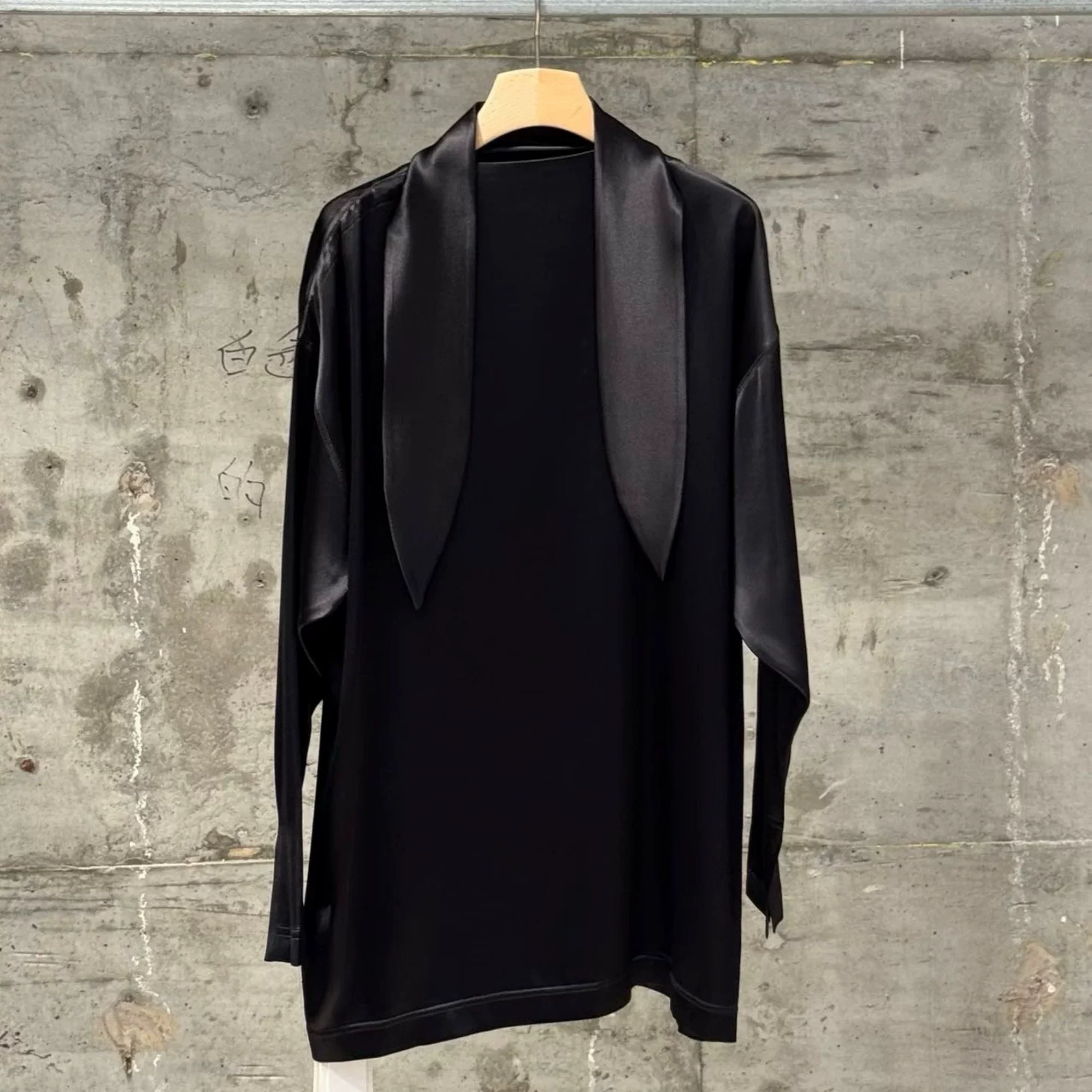 Blusa de Seda Satin Luxuosa Pr - Silk Blouse avaliação e preço