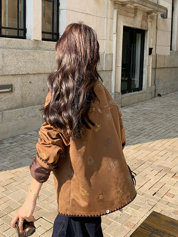 カジュアルスリムフィットレディースジャケット、重厚な刺繍入り鹿革ベルベット、初秋2025新作レトロ高級感コートトップ