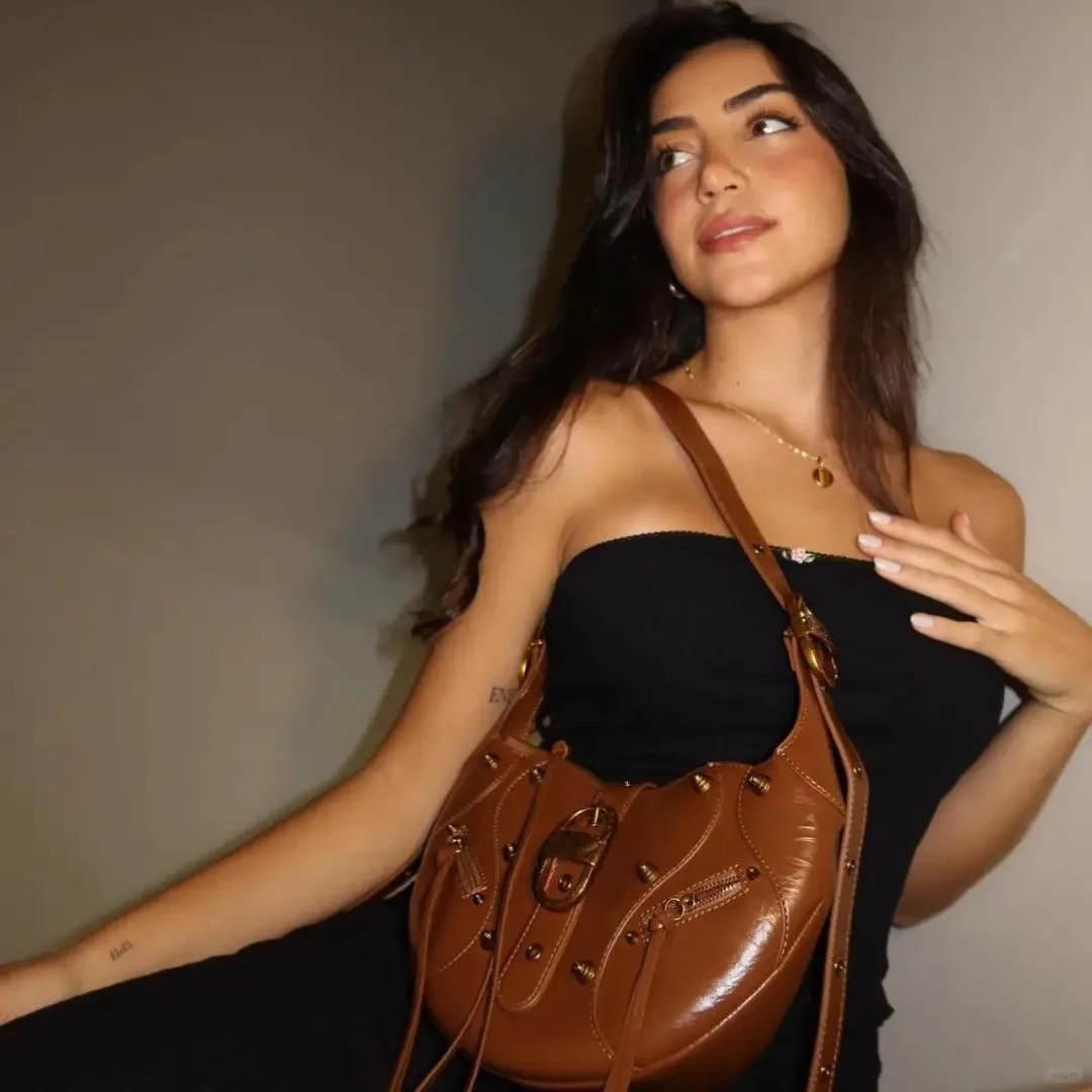 JW PEI Bull Horn Bag - Tessa Large Capacity - close-up view