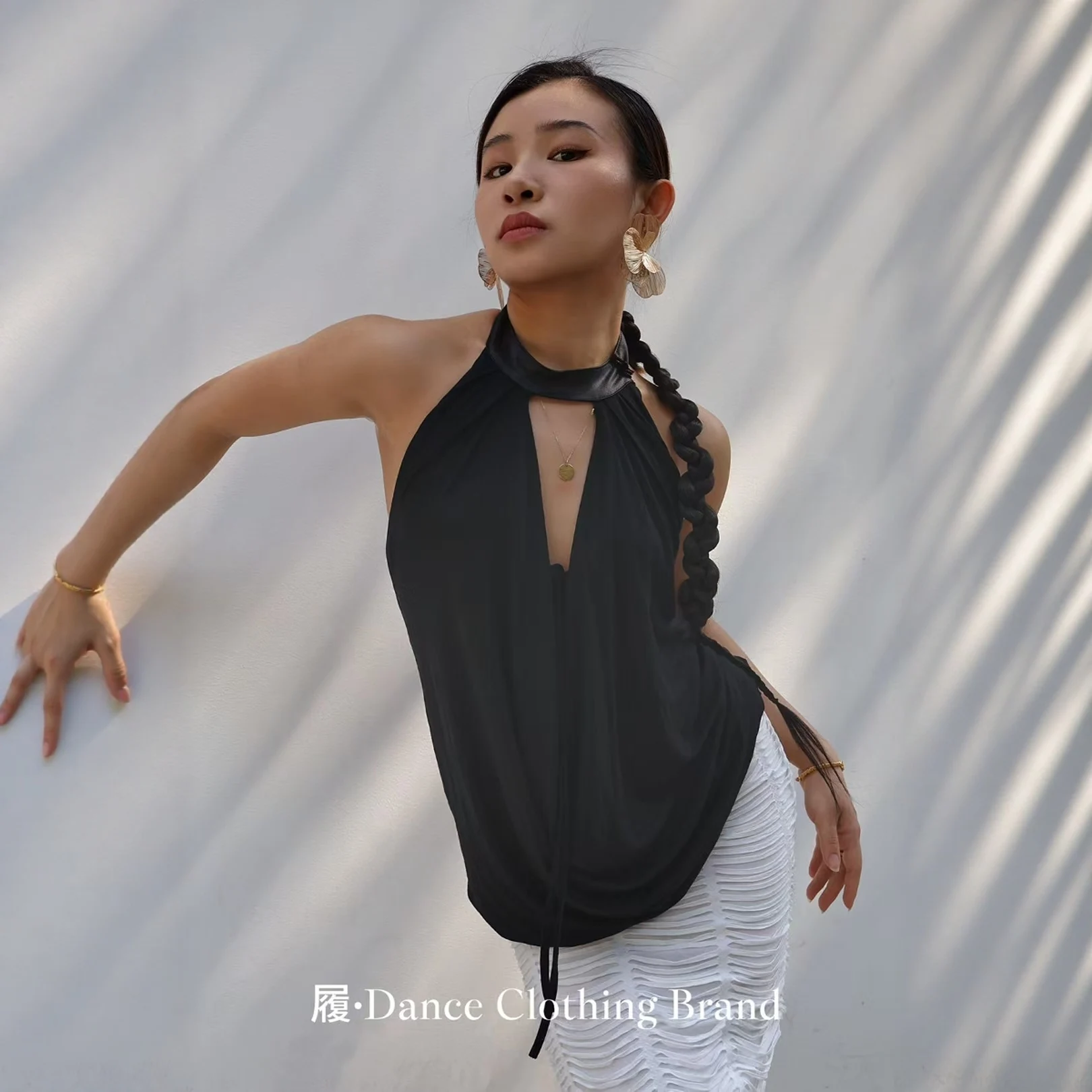 

Summer Sexy Backless Latin Dance Tops Sleeveless Loose Black Tops Women Practice Perform Clothing Rumba Dance Clothes DNV24144