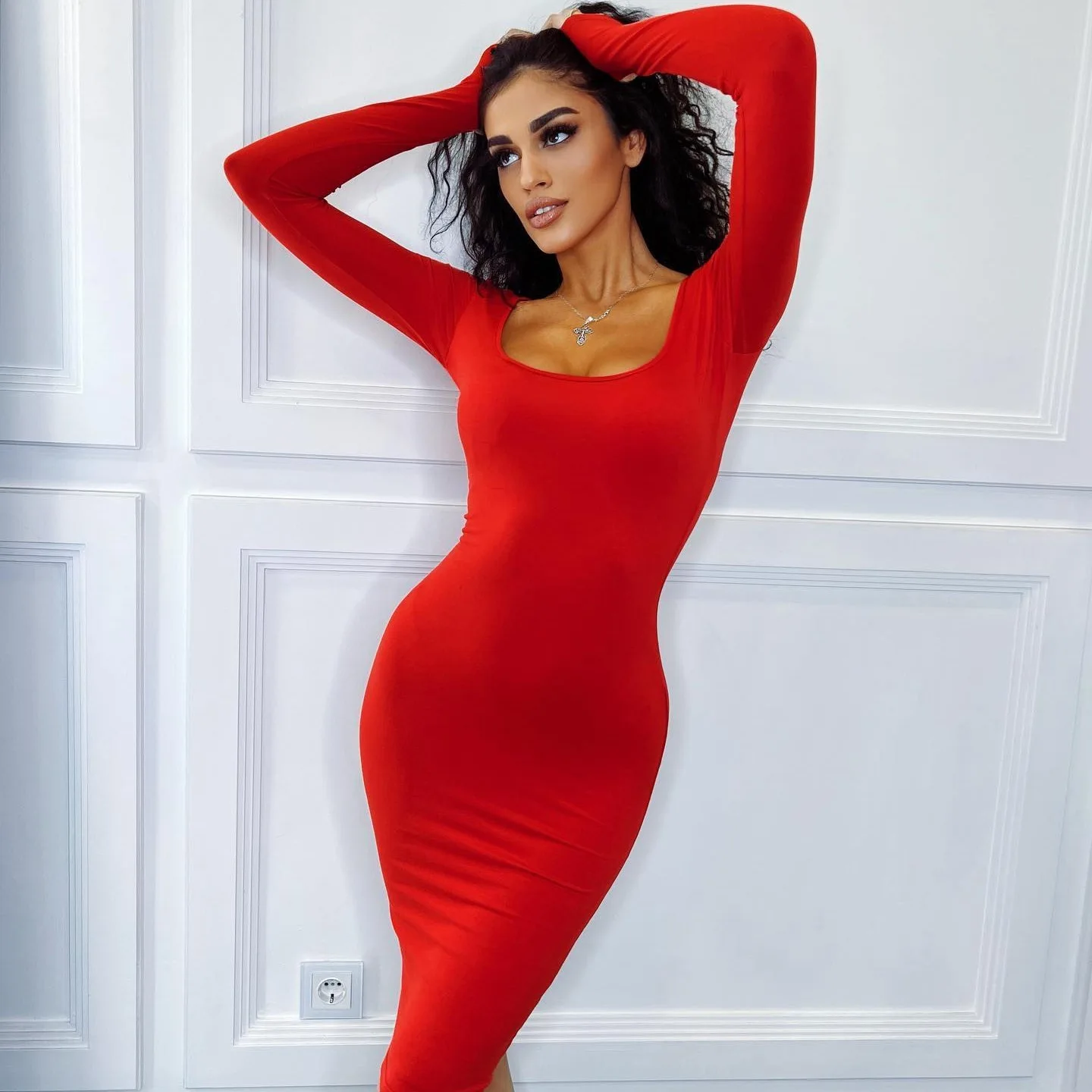 

Осень-зима 2022, новое модное однотонное облегающее платье с квадратным вырезом и длинными рукавами, обтягивающее талию, женское элегантное платье