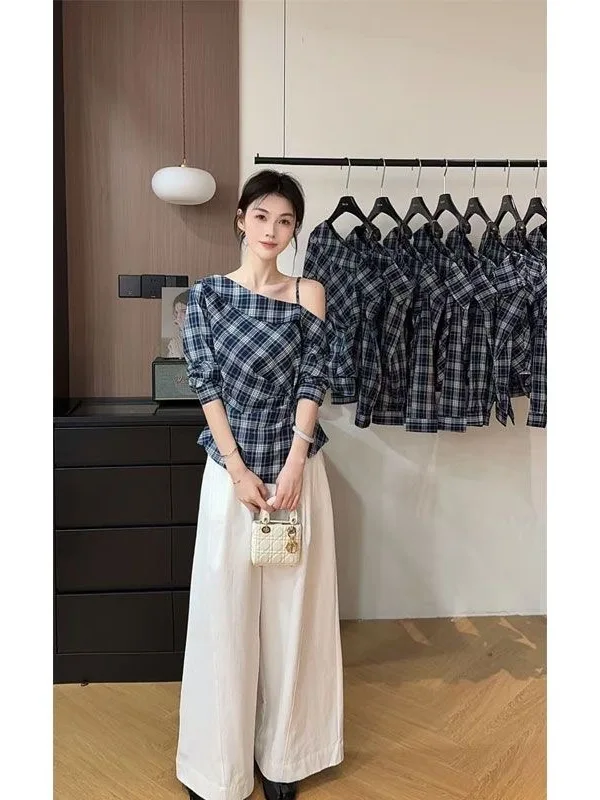 

Модная женская рубашка в клетку с открытыми плечами, новый стиль для ранней осени, дизайнерский крой, эффект похудения, премиальный вид