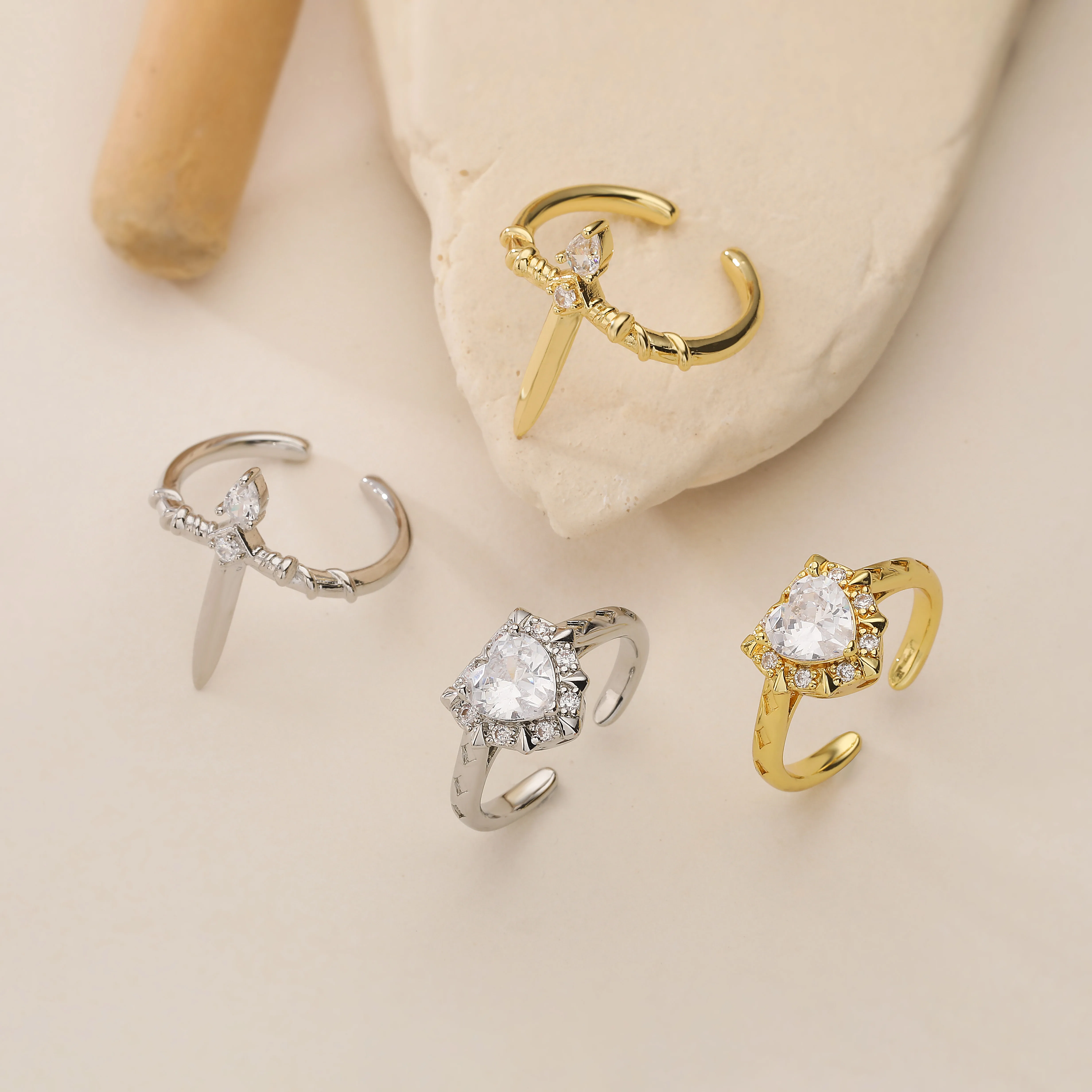 “Arrow Through the Heart” Zircon Ring Stacking Jewelry for Couples, 18K Gold-Plated Brass Zircon Unisex Jewelry