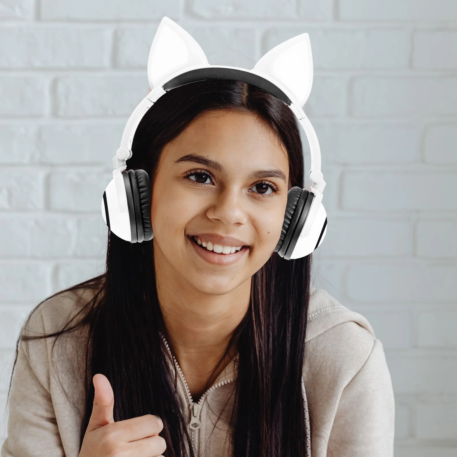 

Glowing Kids Headphones Cat Ear Design Adjustable LED Light Effect Ergonomic Comfort Wired Headset for Children