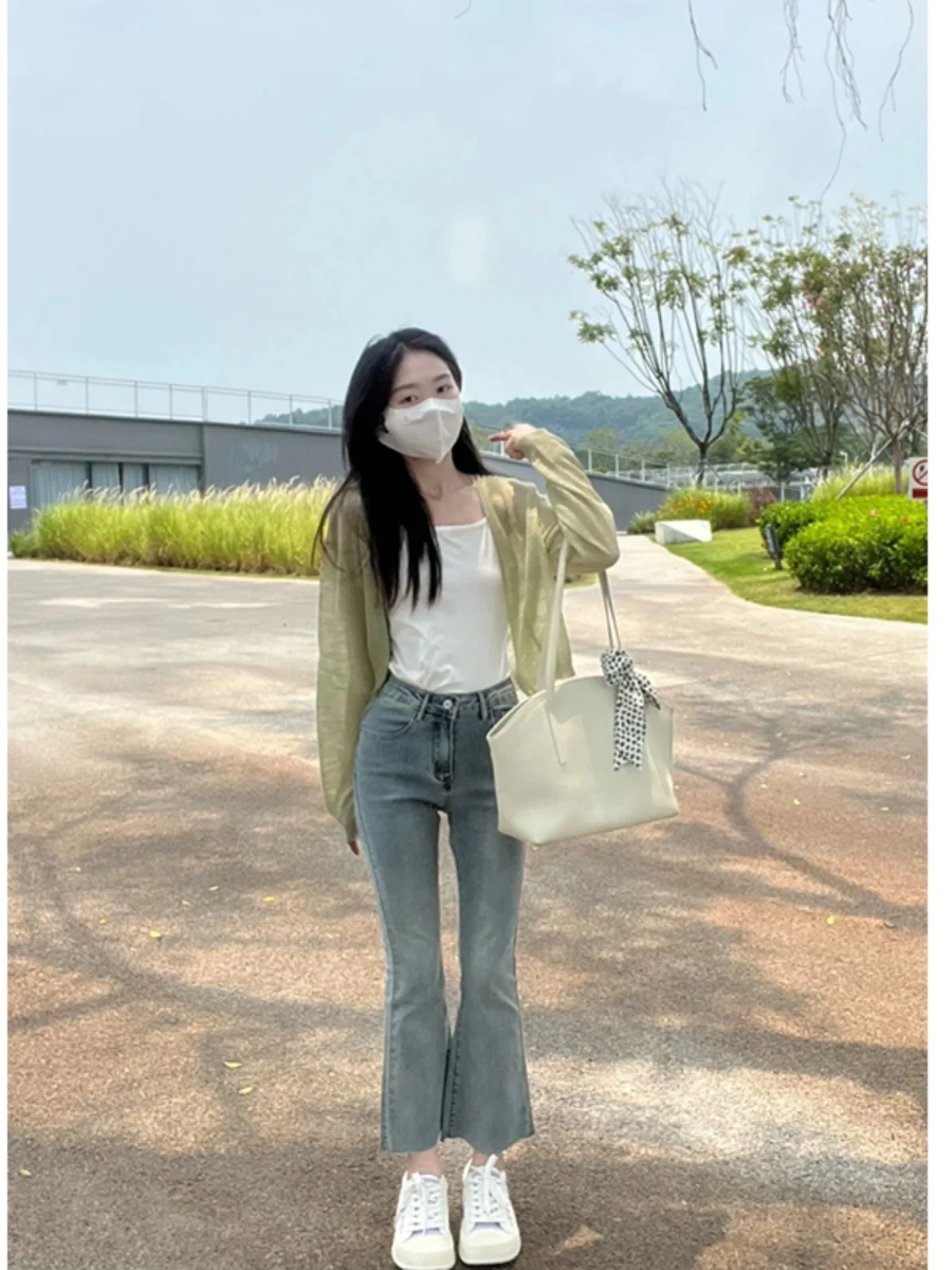 كارديجان خفيف الوزن من الحرير الصناعي المحبوك بأكمام طويلة وياقة على شكل V للنساء، ملابس خارجية صيفية للتكييف مع حزام