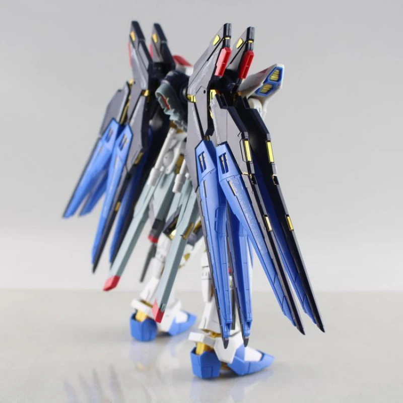 bandai-strike-freedom-gundam-figura-de-accion-zgmf-x20a-freedom-gundam-traje-movil-gunpla-kit-de-modelos-de-ensamblaje-juguetes-en-stock