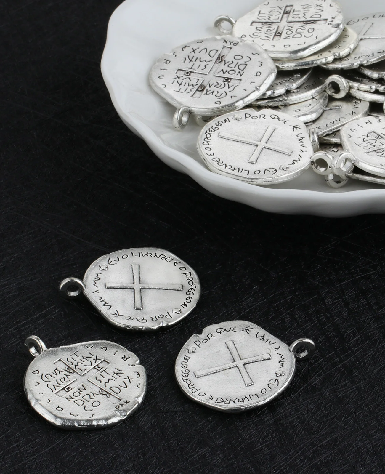 5 uds Medalla antigua Das Duas cruces colgantes dos cruces exorcismo medalla amuleto encantos para accesorios de joyería DIY