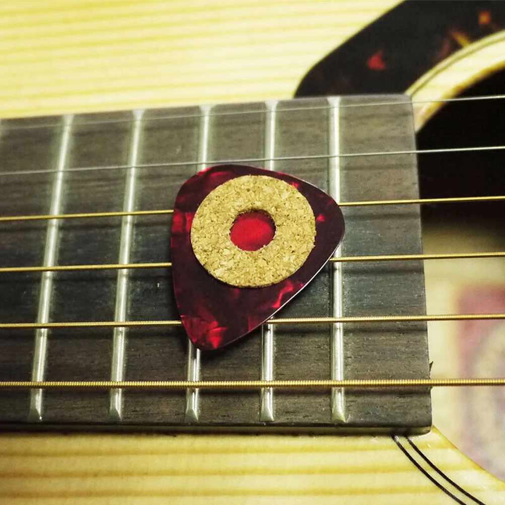 20 قطعة منصات قبضة اختيار الجيتار خفيفة الوزن الفلين الطبيعي المضادة للانزلاق سطح يعزز الدقة اللعب مريحة تخزين حمل