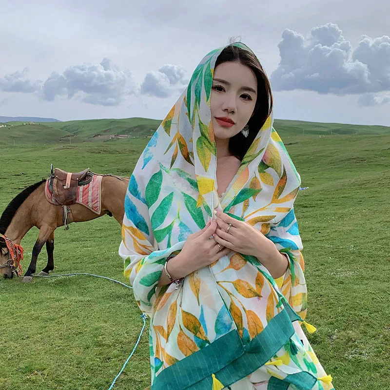 

Шарф из хлопка и льна 180*90 см с цветными листьями и серебряной нитью, женская дорожная шаль с кисточками, пляжное полотенце