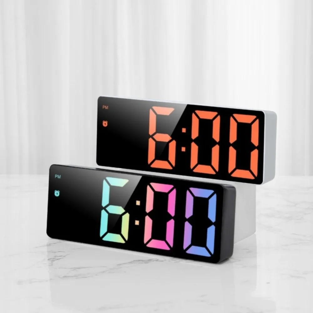 متعددة الوظائف LED المنبه المزدوج غفوة التحكم الصوتي ساعة إلكترونية عرض درجة الحرارة سطوع قابل للتعديل