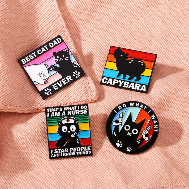 Jeringa de gato enfermera, pistola de mano, punzón, Capybara, insignia de Metal Animal creativo, alfileres Punk, regalo de joyería, Pin de gato negro arcoíris lindo, Doctor