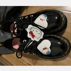 Wysokiej jakości buty damskie 2024 czarne trampki na platformie damskie buty designerskie Zapatillas De Mujer czarne buty Hello Kitty Lolita