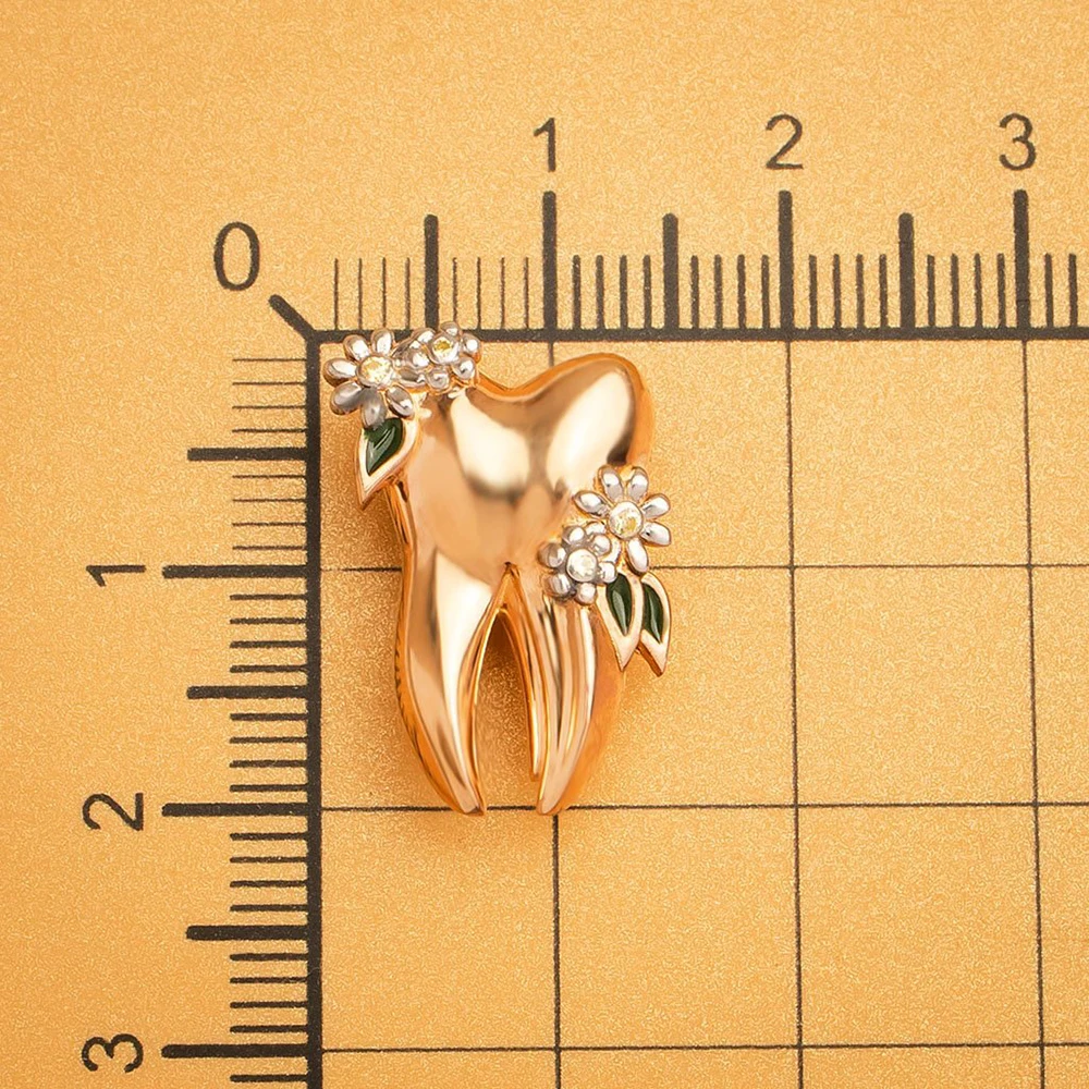 Hanreshe Creativity Flower Tooth Brooch Pins Dental Medical Jewelry Gift Lapel Badge for Dentist Doctor Nurse Medicine Student