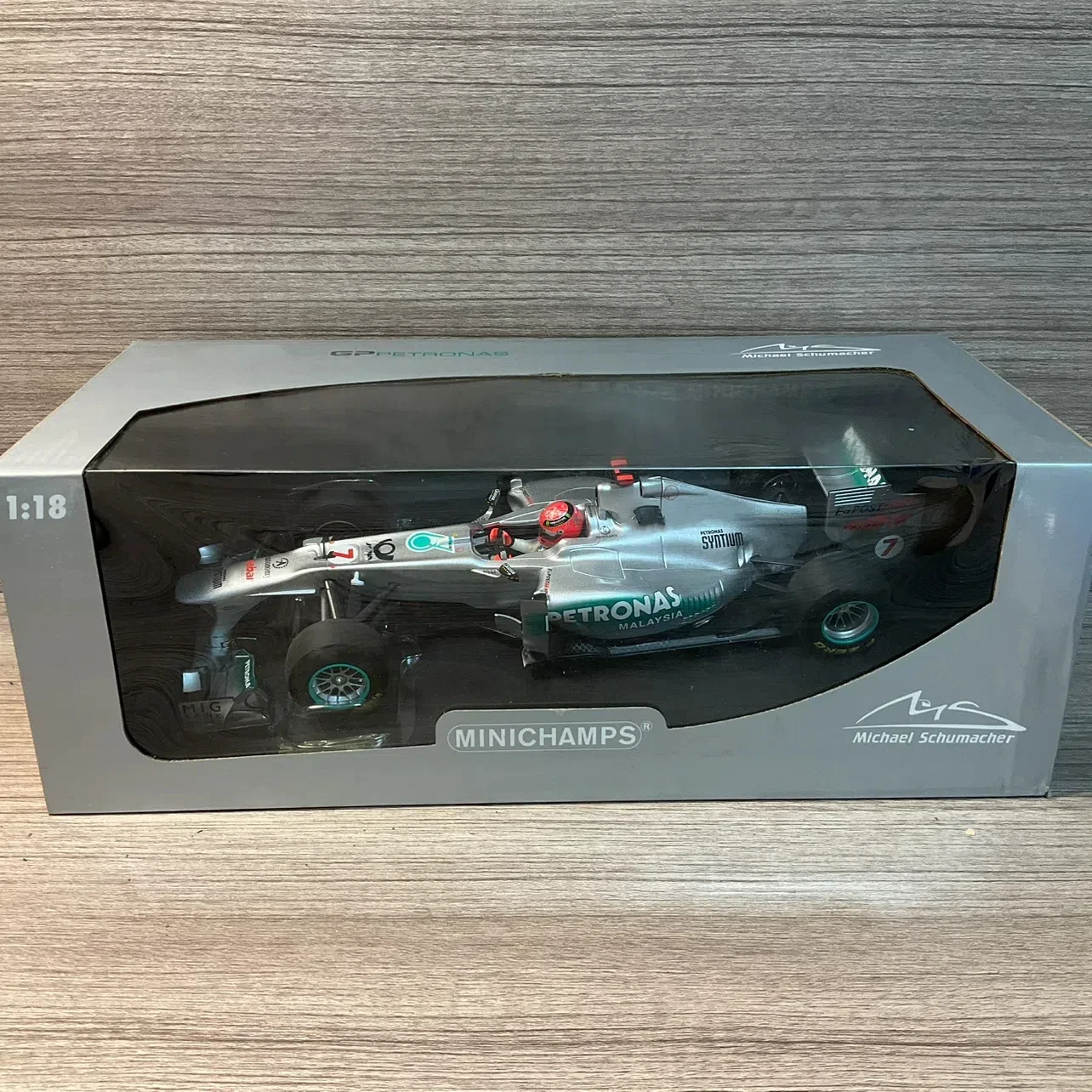 Minichamps 1:18 F1 2011 Schumacher W02 محاكاة طبعة محدودة الراتنج معدن ثابت سيارة لعبة مجسمة هدية