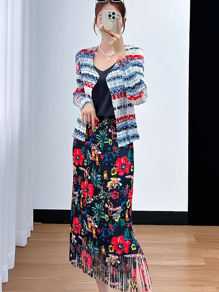 

Элегантный летний комплект от Sanza Feng: шикарный кардиган в полоску с цветочным принтом и рукавами три четверти, а также плиссированная юбка для женщин.