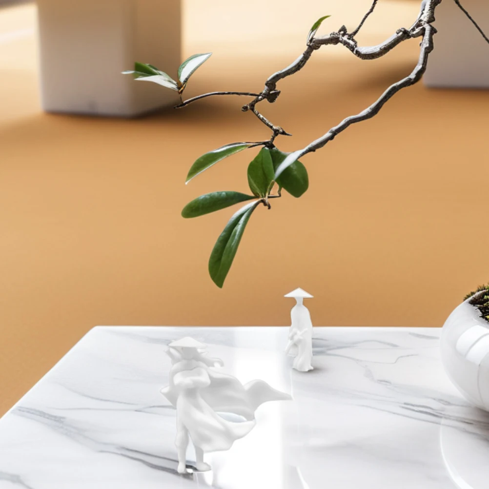 

2pcs Resin Mini Character Figurines Desktop Decor Playset For Bonsai Terrarium Ornament Small Figures Models