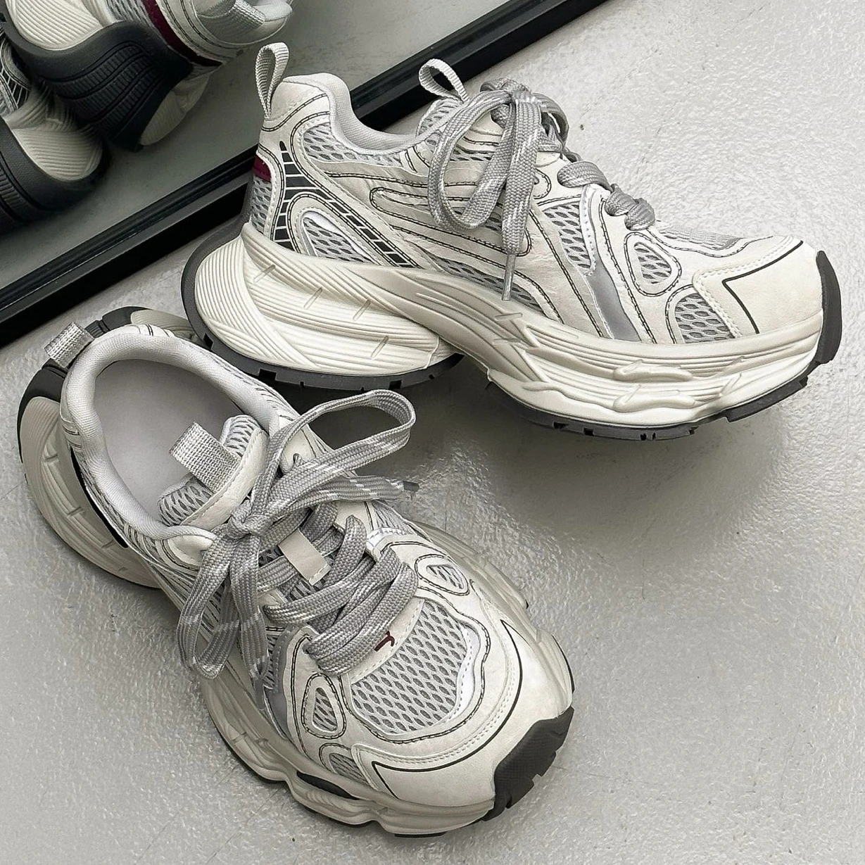 chaussures-decontractees-pour-femme-printemps-2026-en-cuir-respirant-style-dad-shoes-ameliore-a-semelle-epaisse-et-rehaussante-en-maille-respirante